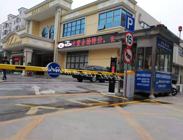 酒店停車場(chǎng)